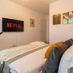Stunning 1br In North District *