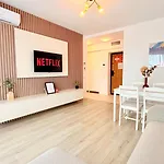 Stunning 1br In North District *