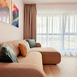 Stunning 1br In North District Bucarest
