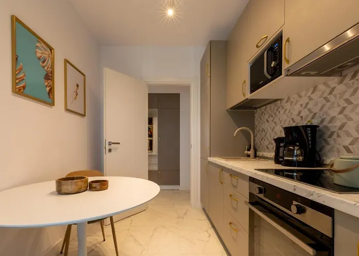 Stunning 1br Retreat In North District Apartament