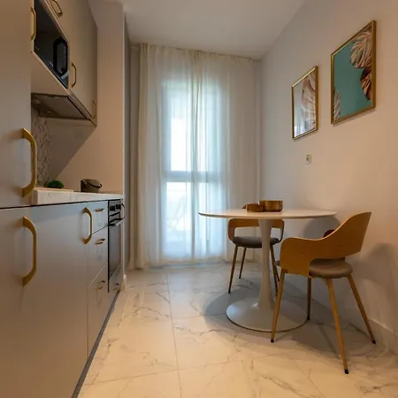 Stunning 1br Retreat In North District Διαμέρισμα *
