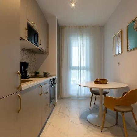 Stunning 1br In North District דירה *