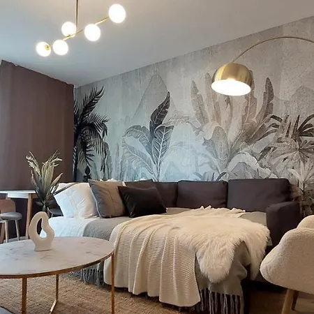 Stunning 1br Retreat In North District *