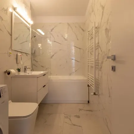 Stunning 1br In North District דירה בוקרשט