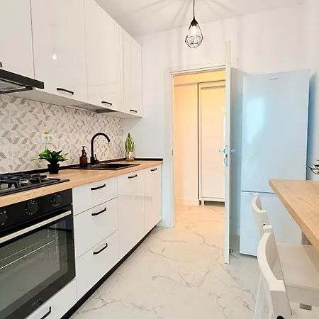 Stunning 1br In North District Lägenhet