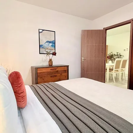Stunning 1br In North District