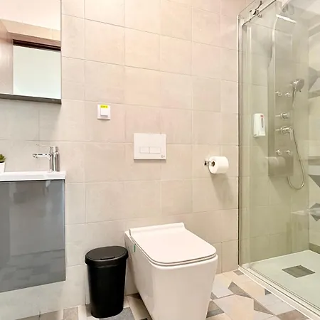 Stunning 1br In North District *