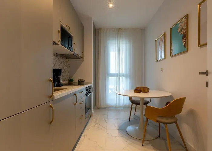 Stunning 1br Retreat In North District דירה *