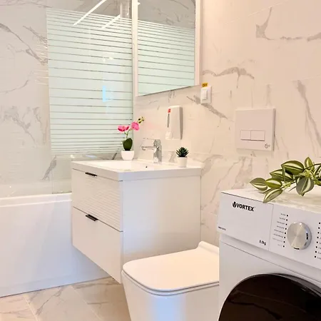 Stunning 1br In North District Apartment